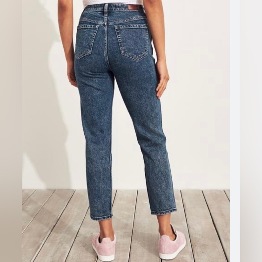 Hollister | ultra high-Rise Mom Jean | vintage stretch